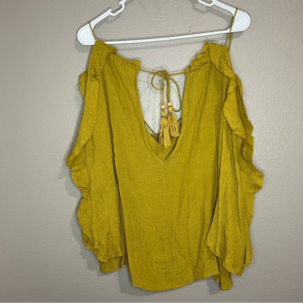 Umgee mustard yellow cold shoulder ruffle sleeve top size large - Picture 3 of 5